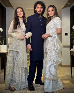 Mahesh Babu Instagram - A special night celebrating the union of a lovely couple! 💥💥💥Wishing the family & #Anant @radhmerch1610 a lifetime of happiness in this beautiful journey of marriage! ♥️♥️♥️