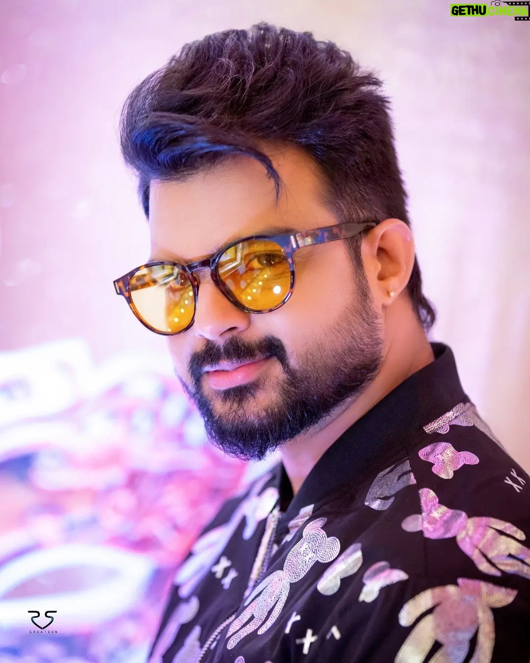 Mahesh Subramaniam - 4K Likes - #8th annual vijay television awards🏆@vijaytelevision
.
@rs_creation_official__
.
Model : @mahesh.subramaniam_offl
.
📸@ram_photographer__
.
Mua H @glory_makeup_artist_
.
costume design by @walking_street__official
.
.
.
.
.
#model #love #instagood #photooftheday #cute #fashion #model #me #happy #photography #picoftheday #usa #man #beautiful #style #smile #follow #boys #travel #instagram #summer #fun #cool #handsome #men #followme #fitness