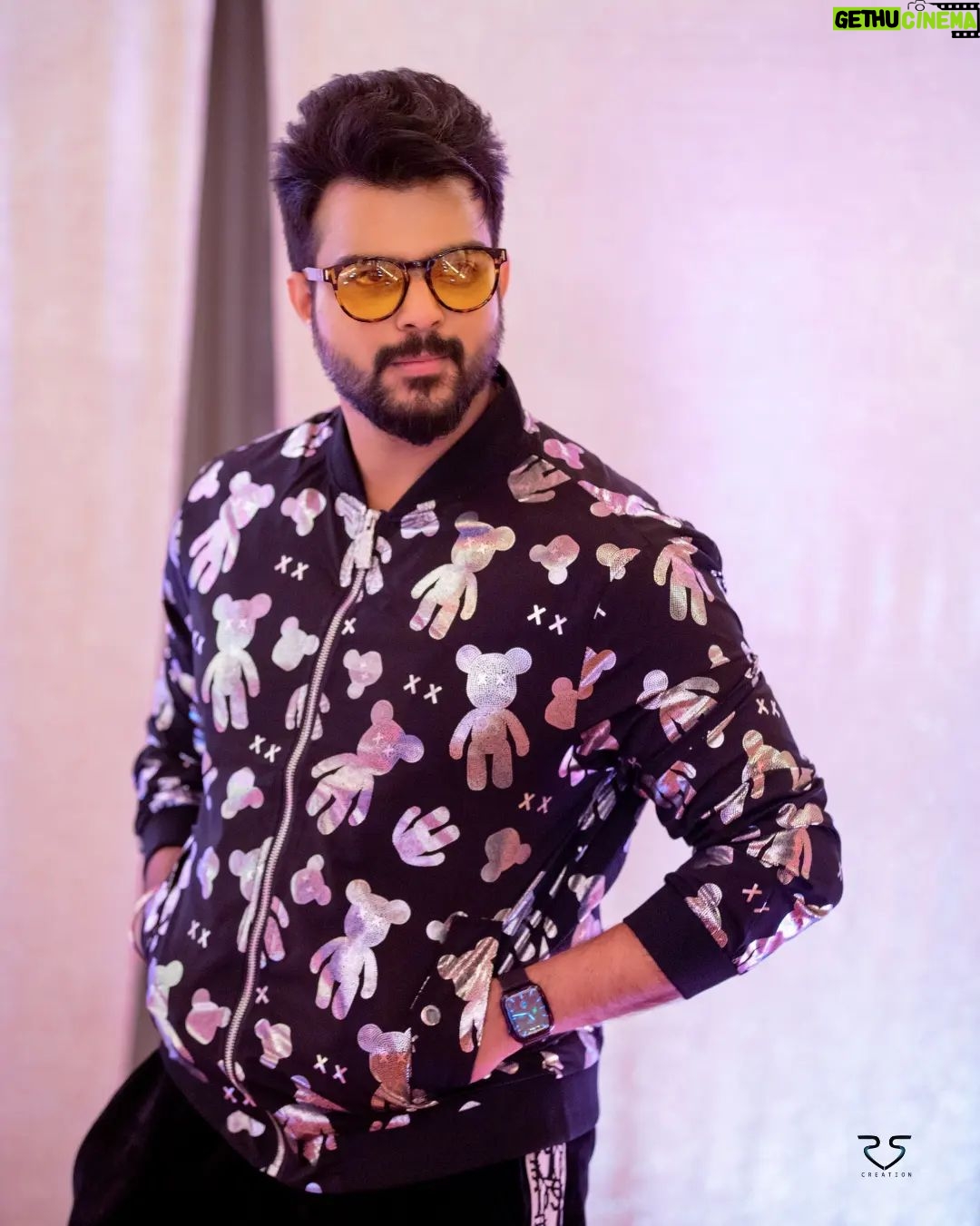 Mahesh Subramaniam - 4K Likes - #8th annual vijay television awards🏆@vijaytelevision
.
@rs_creation_official__
.
Model : @mahesh.subramaniam_offl
.
📸@ram_photographer__
.
Mua H @glory_makeup_artist_
.
costume design by @walking_street__official
.
.
.
.
.
#model #love #instagood #photooftheday #cute #fashion #model #me #happy #photography #picoftheday #usa #man #beautiful #style #smile #follow #boys #travel #instagram #summer #fun #cool #handsome #men #followme #fitness