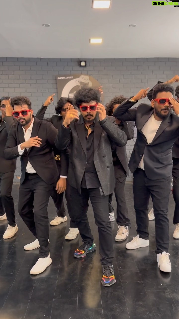 Mahesh Subramaniam - 688 Likes - #reels #tamilsongs #tamilcinema #thookudurai #dancereels #kollywood #yogibabu @anburasu.ganesan @ravivarman_rv_dop @actor_balasaravanan @aravind.mvp @choreographer_sridhar @sonymusic_south @dennisfilmzone @vijaytelevision