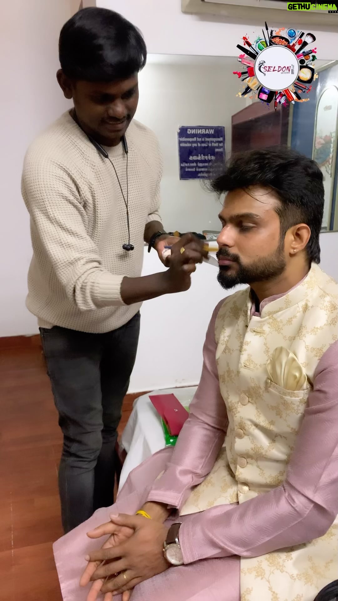 Mahesh Subramaniam - 824 Likes - Getting ready for reception
Celebrity groom @mahesh.subramaniam_offl
Makeup and hair @seldonartistry