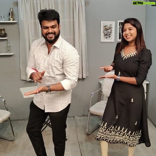 Mahesh Subramaniam - 2.5K Likes - Dancing after ages ✌️ Full bloopers.. but had a nice time bro @mahesh.subramaniam_offl
#dance #dancereels #reels #reelsinstagram #reelsvideo #reelitfeelit