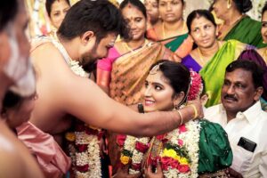 Mahesh Subramaniam Instagram - Hey, husband! I still can’t believe that you are my husband now, honestly. But now that you are my husband, I will make this one-month anniversary and the ones to come super memorable for you.

📸- @gk_.photography._ 
💄- @meticulous_makeovers 
💎- @rohinifashionjewellery & @jia_event_managment 
👗- @nallisilksarees 
Mehandhi - @bridesofsherin 

.
.
.
.
.
#pattuwedsladdu #anniversary #wedding #newlyweds #bride #groom #couple #tamil