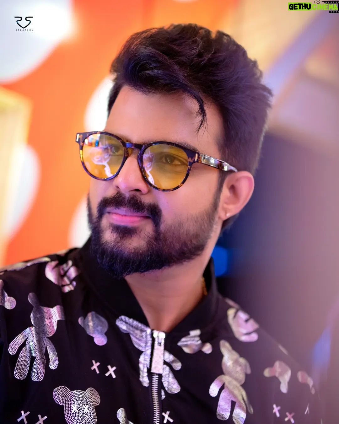 Mahesh Subramaniam - 4K Likes - #8th annual vijay television awards🏆@vijaytelevision
.
@rs_creation_official__
.
Model : @mahesh.subramaniam_offl
.
📸@ram_photographer__
.
Mua H @glory_makeup_artist_
.
costume design by @walking_street__official
.
.
.
.
.
#model #love #instagood #photooftheday #cute #fashion #model #me #happy #photography #picoftheday #usa #man #beautiful #style #smile #follow #boys #travel #instagram #summer #fun #cool #handsome #men #followme #fitness