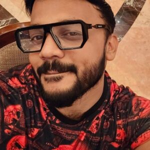 Mahesh Subramaniam Instagram - Jus cos it's trending 🤪

#instagood #instareelsindia❤️ #instapicoftheday 
#instareels #viralreels #viral #trendingvideo #trendingreels #vijaytelevision #suntvserial #suntv #gallatatamil #behindwoods #vinnaithandivaruvaya #dxblife #dxbblogger #dubaipullingo #tamilvlog #bloggertamil #instagram #instadaily
