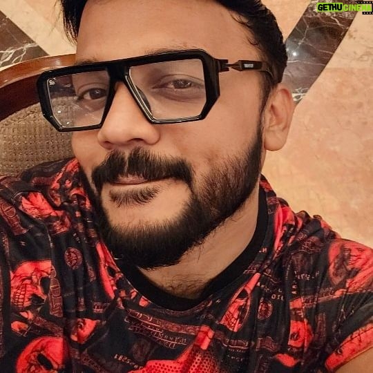Mahesh Subramaniam - 506 Likes - Jus cos it's trending 🤪
#instagood #instareelsindia❤️ #instapicoftheday
#instareels #viralreels #viral #trendingvideo #trendingreels #vijaytelevision #suntvserial #suntv #gallatatamil #behindwoods #vinnaithandivaruvaya #dxblife #dxbblogger #dubaipullingo #tamilvlog #bloggertamil #instagram #instadaily