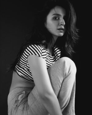 Mahima Makwana Instagram - It is both a blessing and a curse to feel everything so very deeply. 🍃 

Styling - @shreejarajgopal 
Photographer - @kannasrihari 
Glam - @eshwarlog 
Hair - @krishnakami 
Studio - @studioash.in 
Managed by - @divijakrishnaswami