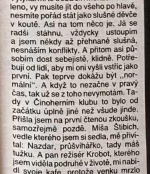 Mahulena Bočanová Instagram - 1990!!!🤣pomooooooóc!!!!Lidé do 40ti let věku by měli mít zákaz mluviti v tisku!!!!🤣Časopis KINO a titul samozřejmě!🤣Myslím,že v té době ještě neexistoval styling a ty další kokotiny zbytečný okolo!🤣To byly časy!🤣V tom tričku jsem normálně spala🤣Nicméně tu hrůzu na hlavě nosim furt,i teď jí mám na palici🤣(nicméně nefotím titul nejprestižnějšího filmového časáku,ale jdeme k sousedum na chajdě grilovat!🤣:)…. @pavelkortan by neměl co žrát!🤣💋Já se vždy malovala a oblékala sama!🤣Když mě upravují prudí mě to dodnes🤣Ale teď už mám tu výhodu,že jsem v pozici kdy řeknu:”Nikam nejdu!🤣”a mám klid:)