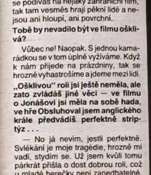 Mahulena Bočanová Instagram - 1990!!!🤣pomooooooóc!!!!Lidé do 40ti let věku by měli mít zákaz mluviti v tisku!!!!🤣Časopis KINO a titul samozřejmě!🤣Myslím,že v té době ještě neexistoval styling a ty další kokotiny zbytečný okolo!🤣To byly časy!🤣V tom tričku jsem normálně spala🤣Nicméně tu hrůzu na hlavě nosim furt,i teď jí mám na palici🤣(nicméně nefotím titul nejprestižnějšího filmového časáku,ale jdeme k sousedum na chajdě grilovat!🤣:)…. @pavelkortan by neměl co žrát!🤣💋Já se vždy malovala a oblékala sama!🤣Když mě upravují prudí mě to dodnes🤣Ale teď už mám tu výhodu,že jsem v pozici kdy řeknu:”Nikam nejdu!🤣”a mám klid:)