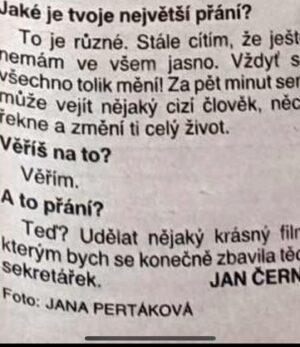 Mahulena Bočanová Instagram - 1990!!!🤣pomooooooóc!!!!Lidé do 40ti let věku by měli mít zákaz mluviti v tisku!!!!🤣Časopis KINO a titul samozřejmě!🤣Myslím,že v té době ještě neexistoval styling a ty další kokotiny zbytečný okolo!🤣To byly časy!🤣V tom tričku jsem normálně spala🤣Nicméně tu hrůzu na hlavě nosim furt,i teď jí mám na palici🤣(nicméně nefotím titul nejprestižnějšího filmového časáku,ale jdeme k sousedum na chajdě grilovat!🤣:)…. @pavelkortan by neměl co žrát!🤣💋Já se vždy malovala a oblékala sama!🤣Když mě upravují prudí mě to dodnes🤣Ale teď už mám tu výhodu,že jsem v pozici kdy řeknu:”Nikam nejdu!🤣”a mám klid:)