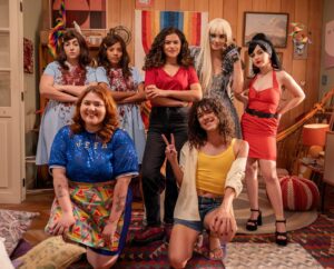 Maisa Silva Instagram - AMANHÃ ESTREIA A 3ª E ÚLTIMA 🥹 TEMPORADA DE “De volta aos 15” na @netflixbrasil! 
Quem aí tá ansioso pra ver esses rostinhos na faculdade? 
Ps: não tô pronta pra dizer adeus 🖤