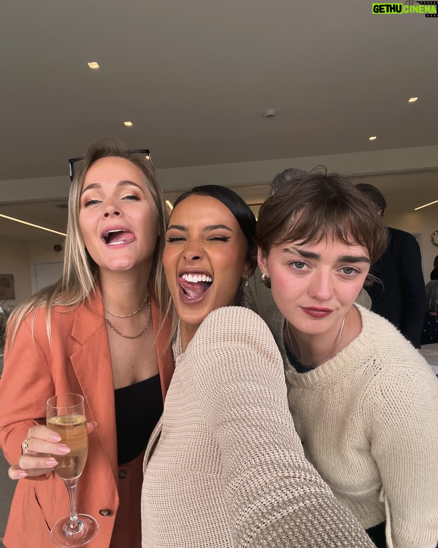 Maisie Williams - 323.4K Likes - a love triangle between me, my dog, and my @peachyden cardigan x