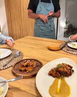 Maki Tamaru Instagram - 今日は
長男🦕のバースデー

頑張り屋さんの君
いつも　ママとパパに
沢山のサプライズと
幸せを運んできてくれる君
本当にありがとう

はじめての子供だと言うこともあり
親として不器用なことだらけで
私も
色々と悩んだり、もがいたり、、、、、

もちろん今もそうだし、これからもずっと続くのだと思うのですが

それを共に向き合ってくれる長男に

君の存在に
ありがとうと言う気持ちでいっぱいです。

今日はBaliで1番大好きなシェフに
お料理をお願いして
バースデーディナー🍽️

素敵な仲間 Reynoldさんからも
お花とメッセージも届いて
息子も大喜び
🙏
Thank you so so so much ♡

優しい皆さんの心に触れることができた
今日
心からありがたいと言う気持ちで満たされ、しみじみと

感謝を味わう　幸せいっぱいの1日でした。

今日は長男がBaliで選んだ
彼のお気に入りの食器とともに♪♪♪