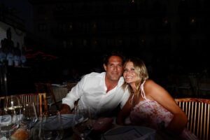 Makoke Instagram - Feliz de participar en esta cena solidaria a favor de @infanciasinfronteras y rodeada de mis amores. @hrhmarbella