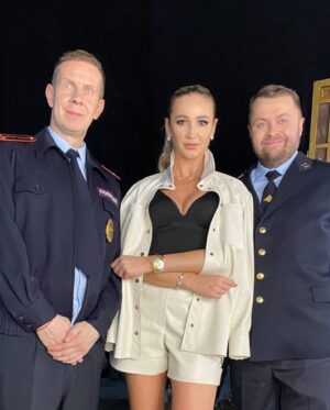 Maksim Kiselyov Instagram - Сегодня нашим оперативным отделом ШБС была задержана одна очень известная ведущая/певица/блогер.
Скоро ее дело выйдет на @tvrussia 
#максимкиселев #шоубольшойстраны #шбс #россия #ольгабузова