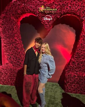 Malachi Barton Instagram - @disneydescendants 🌹