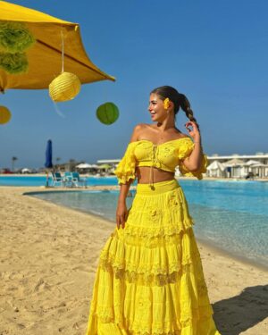 Malak Koura Instagram - Sun kissed 🍋 💛🌻☀️