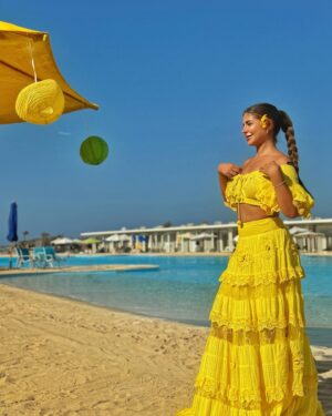Malak Koura Instagram - Sun kissed 🍋 💛🌻☀️