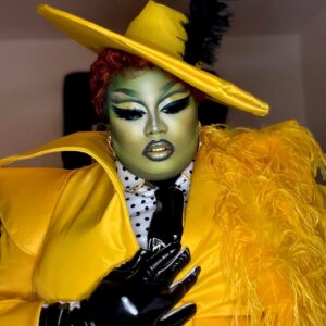 Malaysia Babydoll Foxx Instagram - SMOOOOKIN! 💨💨💨 “The MASK” But make it Fashion! 🤭💛 

Look by ✂️ @her_sun92 

Makeup by 💄 @foxxy_doll 

Photo taken by📸  @_miataaa 

#themask #happyhalloween #halloween  #halloweencostume #halloween2023 #malaysiababydollfoxx #rupaulsdragrace #dragqueen #mask #jimcarey #fashion #miami #foxxydoll