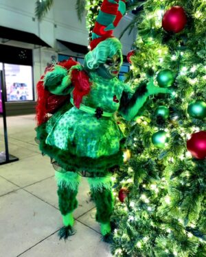 Malaysia Babydoll Foxx Instagram - Merry Grinchmas! 😎 throwback! Hope you all didn’t get anything you wanted. I’m miserable and hope you’re the same! 🤷🏽‍♀️🤭 jk Happy Holidays! 😘 

#grinch #christmas #dragqueen #drag #miami #rupaulsdragrace #season15 #foxxydoll #malaysiababydollfoxx