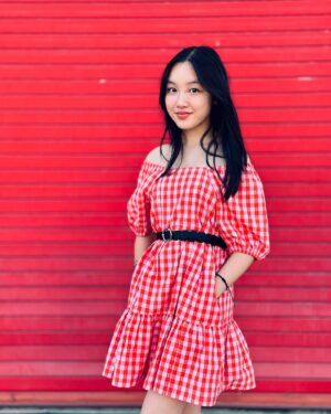 Malea Emma Tjandrawidjaja Instagram - Do you think red is my color? ❤️

Well, if you're not so sure like me, @evsieofficial has all the colors you need for your Summer fit! 🌞

𝘔𝘦𝘯𝘶𝘳𝘶𝘵 𝘬𝘢𝘭𝘪𝘢𝘯, 𝘢𝘬𝘶 𝘤𝘰𝘤𝘰𝘬 𝘱𝘢𝘬𝘦 𝘣𝘢𝘫𝘶 𝘸𝘢𝘳𝘯𝘢 𝘮𝘦𝘳𝘢𝘩 𝘨𝘢𝘬? ❤️

#maleaemma #evsiestyle #ad