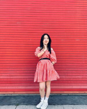 Malea Emma Tjandrawidjaja Instagram - Do you think red is my color? ❤️

Well, if you're not so sure like me, @evsieofficial has all the colors you need for your Summer fit! 🌞

𝘔𝘦𝘯𝘶𝘳𝘶𝘵 𝘬𝘢𝘭𝘪𝘢𝘯, 𝘢𝘬𝘶 𝘤𝘰𝘤𝘰𝘬 𝘱𝘢𝘬𝘦 𝘣𝘢𝘫𝘶 𝘸𝘢𝘳𝘯𝘢 𝘮𝘦𝘳𝘢𝘩 𝘨𝘢𝘬? ❤️

#maleaemma #evsiestyle #ad