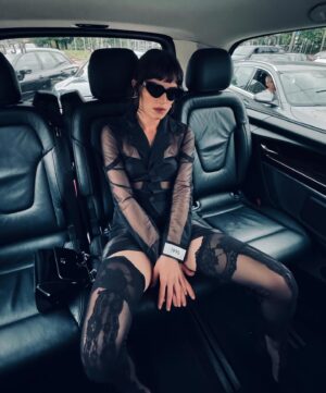 Malena Sánchez Instagram - ✨
Dolce&Gabbana - LADO B
#DGSS25 #Milán
Acá algunas fotitos del back que fuimos sacando nosotres a lo largo del viaje express con @dolcegabbana 
Gracias a toda la gente linda que nos cruzamos, gracias Mati por ser Mati, te amo. 
(Foto 10 ya en chanclas porque una bomba los tacos pero más de 2 horas no aguanto)