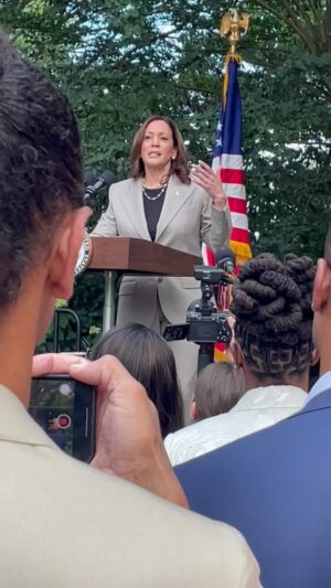 Malik Yoba Instagram - When I told @vp last week that I wanted to help tell her story, this is  only the beginning. Here is a snippet of what I experienced at her home last week in D.C.  Thanks you  @usblackchambers  for the invite for @yobadevelopment to participate . We got more work to do! LFG 🧨🚀🇺🇸