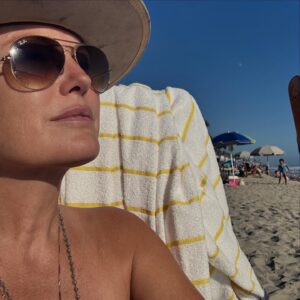 Malin Åkerman Instagram - Had the best staycation @missionpacifichotel ✨ talk about a room with a view!! The friendliest staff and gorgeous spot on the beach AND delicious pies at the original Top Gun House 😎 Also, some great shopping @theozoneshop  Thank you all for your hospitality 🙌🏼 we will be back ⛱️ #staycation #family #beachvibes
