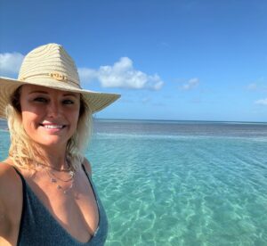 Malin Åkerman Instagram - “YES” to life! 🏝️#work #setlife #lovemyjob @royalcaribbean #perfectlyimperfectmovie