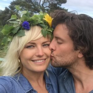 Malin Åkerman Instagram - Glad midsommar 🌺🌸☀️ #midsommar #summersolstice