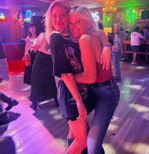 Malin Åkerman Instagram - Wrap party @coyotejoes Ain’t nothin’ more special than a honkey tonk night with the best people ✨🤠 @rebecca_p_cutter @ktqlowes @chrissymetz @brittanysnow @may_cobb @starz #thehuntingwives #thatsawrap #party