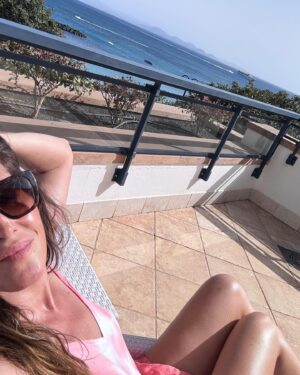 Malú Instagram - Días inolvidables en un lugar de ensueño para niños y mayores… Donde absolutamente todo el mundo se desvive para q disfrutes, te diviertas y te vuelvas a casa como nuevo!! 
Millones de gracias @princesayaiza @byrosahotels 

#princesayaiza #lanzarote #byrosahotels