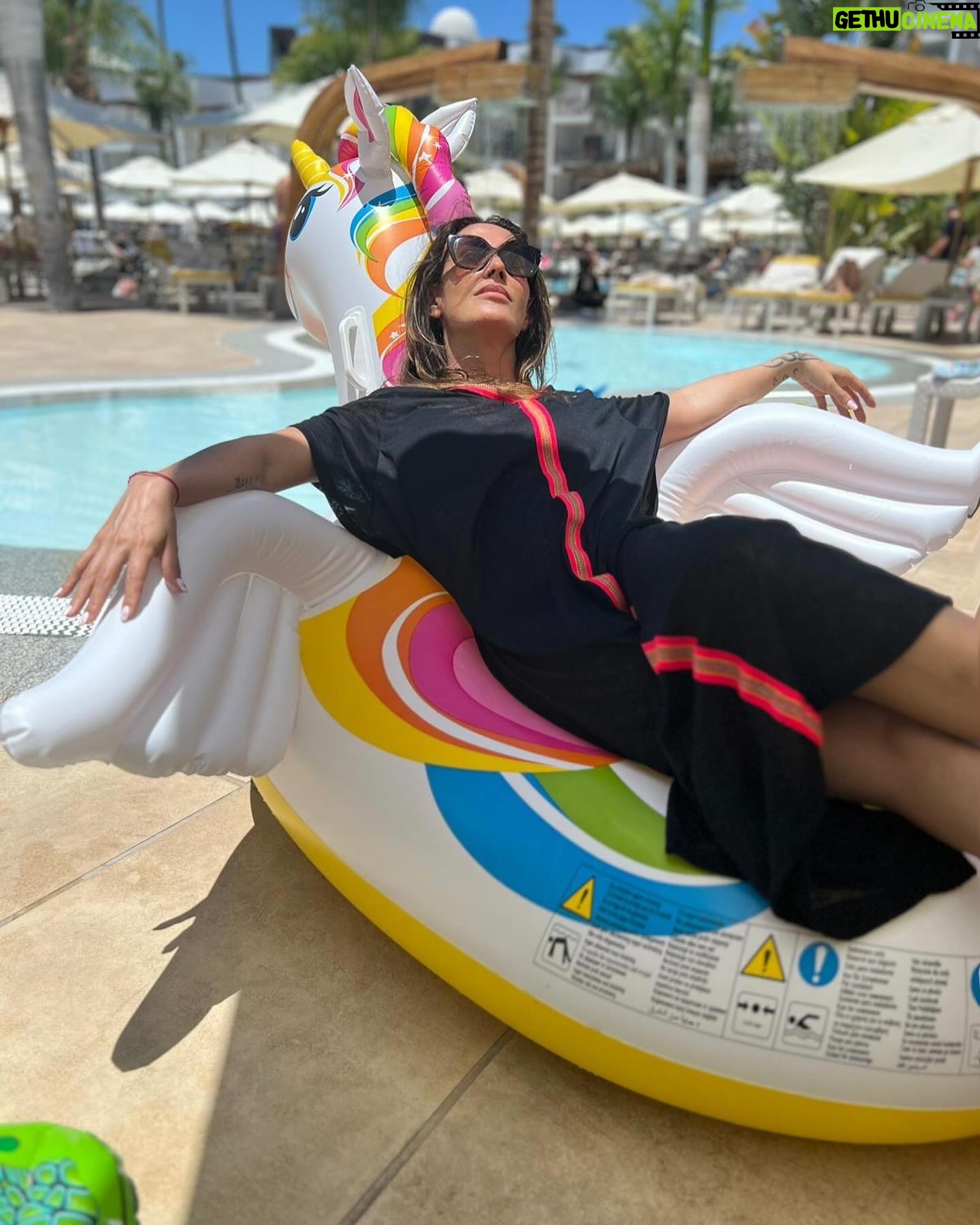 Malú - 23K Likes - Días inolvidables en un lugar de ensueño para niños y mayores… Donde absolutamente todo el mundo se desvive para q disfrutes, te diviertas y te vuelvas a casa como nuevo!!
Millones de gracias @princesayaiza @byrosahotels
#princesayaiza #lanzarote #byrosahotels