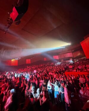 Malú Instagram - Bilbao!!! No tengo palabras para describir lo q vivimos anoche… Os llevo en mi corazón!!! 🤟🏼🤟🏼🤟🏼