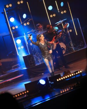 Malú Instagram - Bilbao!!! No tengo palabras para describir lo q vivimos anoche… Os llevo en mi corazón!!! 🤟🏼🤟🏼🤟🏼