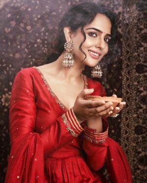 Malvi Malhotra Instagram - ❤️

Styled by — @navkarstudio25 
Ensemble by — @thecloset_archana 
PC — @saikrishna.gunti 
HMUA — @yugan_sairaj_mask 
Jewellery — @aneethaass_jewellery 

#malvimalhotra