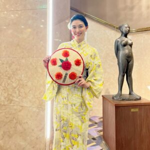 Manami Hashimoto Instagram - 産後の初仕事😊
地元山形の大好きなお祭り　花笠祭りにゲストで参加させていただきました😊
産前にキャスティングの方から今回は出産後だから難しいよね？と連絡をいただいていたのですが、いや、ぜひ参加したいですと言って、、
しかし、なかなか娘が産まれてこなくて色々大丈夫か？と思いましたが家族の協力も得て無事終えることができました☺️
来年のお祭りの時はお子達ももう少し大きくなるのでゆっくり帰りたいなぁ💓
#花笠祭り　#山形　#大好きなお祭り