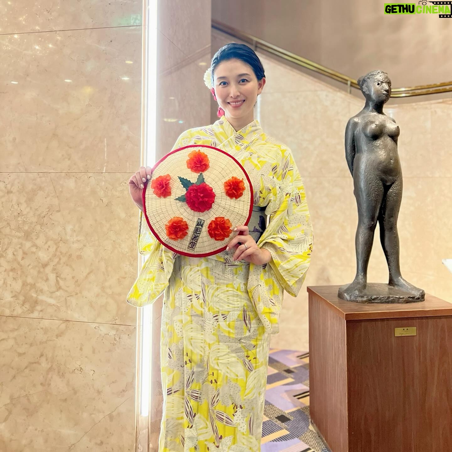Manami Hashimoto - 6.1K Likes - 産後の初仕事😊
地元山形の大好きなお祭り 花笠祭りにゲストで参加させていただきました😊
産前にキャスティングの方から今回は出産後だから難しいよね?と連絡をいただいていたのですが、いや、ぜひ参加したいですと言って、、
しかし、なかなか娘が産まれてこなくて色々大丈夫か?と思いましたが家族の協力も得て無事終えることができました☺️
来年のお祭りの時はお子達ももう少し大きくなるのでゆっくり帰りたいなぁ💓
#花笠祭り #山形 #大好きなお祭り