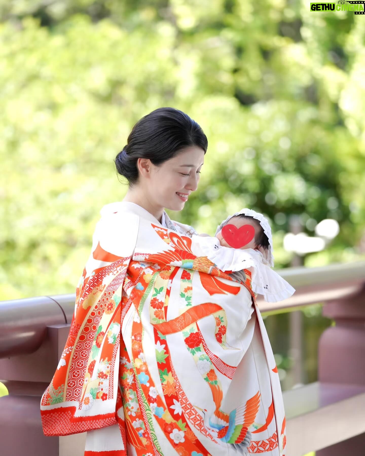 Manami Hashimoto - 12.5K Likes - お宮参り💓
この日もとても暑い日でしたが風もあって過ごしやすかったな。
産着は私が赤ちゃんの頃に祖母に作ってもらったもの。40年ぶりに実家から引っ張り出してきてもらいました🥰(よだれかけには40年前の私のよだれがついてました😅)
こんなに素敵な産着を作ってもらえて天国のおばあちゃんに感謝感謝🥹
健やかに育ちますように🥹
ご祈祷はご縁をいただいたご住職 @zyodoin にやっていただきました🥹とても貴重な時間でした(^ ^)
カメラマンさんはニューボーンフォトでもお世話なった @bebefoto2
今回もありがとうございました💓
