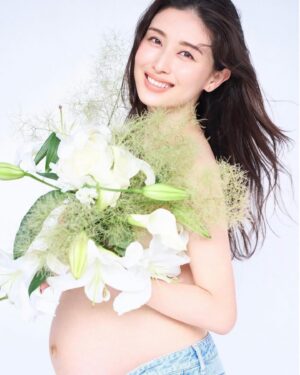 Manami Hashimoto Instagram - @be_story_official  マタニティ撮影💓💓　#美スト　#マタニティ　#妊娠9ヶ月　#出産　#育児