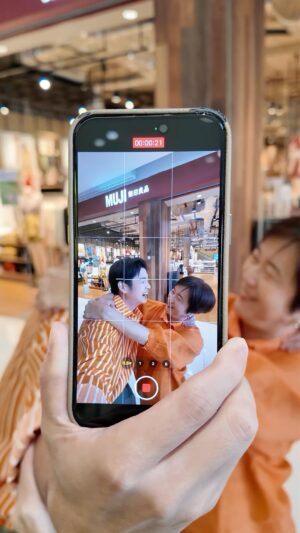 Manapat Techakumphu Instagram - วันแม่ปีนี้บอน ควงคุณแม่ มาฉลองกันที่โรบินสันไลฟ์สไตล์ “ชวนฮักแม่ HUG ด้วยภาษารัก” ขออวดโมเม้นท์น่ารักแบบแม่ลูก หน่อยนะครับบบ 💙

ช่วงวันแม่ปีนี้ “โรบินสันไลฟ์สไตล์” ชวนแม่-ลูก มาร่วมฉลองวันแม่ ที่ครบจบทุกไลฟ์สไตล์ในที่เดียว

❤️ “ฮักกิน” ที่ให้เราทั้งบ้านได้จัดเต็มคาวหวาน พร้อมกับ โปรเด็ด  Special set by CRG ทุกเมนู 112 บาท จากร้านค้าชั้นนำที่ร่วมรายการ

❤️ “ฮักช้อป” พี่ตะวันเค้าก็เปย์หนัก พาแม่ช้อปเครื่องสำอาง แบรนด์ดัง ราคาดีๆ แถมช้อปเสร็จยังได้ลุ้นรับแหวนเพชรอีกนะ

❤️ “ฮักสนุก” พาแม่ถ่ายรูปครอบครัวกับมุมน่ารักๆ ไว้อัพโซเชียลด้วย

❤️ “ฮักสุดคุ้ม” ยังมีสิทธิพิเศษจากบัตรเครดิต เงินคืน 20% พร้อมรับกระเป๋า Fluffy Bag ฟรี เมื่อจ่ายสะสมครบ 3,000 บาท ดีงาม!!!

❤️ “ฮักแม่ต้องว้าว” อันนี้พิเศษสุด 3 วันเท่านั้น (10-11-12 ส.ค. 67) วันแม่ รับฟรี Gift for Mom จากแบรนด์ชั้นนำ เมื่อมากับคุณแม่ และใช้จ่ายครบ 1,000 บาทขึ้นไป (จำนวนจำกัด) มากับแม่ แม่ทานฟรี ที่ร้านอาหารชั้นนำภายในศูนย์

บอกเลยว่าวันแม่ปีนี้ มาที่เดียวครบจบจริงๆ ได้ทั้ง กิน ช้อป ทำกิจกรรม และยังมีโปรวันแม่คุ้มๆ มากมาย 

อย่าลืมควงคุณแม่มาร่วมสร้างประสบการณ์ความสุขจัดเต็มทุกโมเมนต์  EAT-SHOP-PLAY แบบจัดเต็ม ตั้งแต่ วันที่ 1 - 31 ส.ค. 2567
พร้อมบอกรักแม่ 4 ภาษา “รักแม่มาก” “ฮักแม่หลายเด้อ” “ฮักแม่ขนาด” “หรักแม่อย่างแร๊งนิ” ที่โรบินสันไลฟ์สไตล์ ทุกสาขา ทั่วประเทศ ใกล้บ้านคุณ 

รายละเอียดเพิ่มเติมที่ Facebook : Robinson Lifestyle

#โรบินสันไลฟ์สไตล์ #RobinsonLifestyle
#ชวนฮักแม่ด้วยภาษารัก #HappyMotherDay 
#พาแม่EatShopPlay