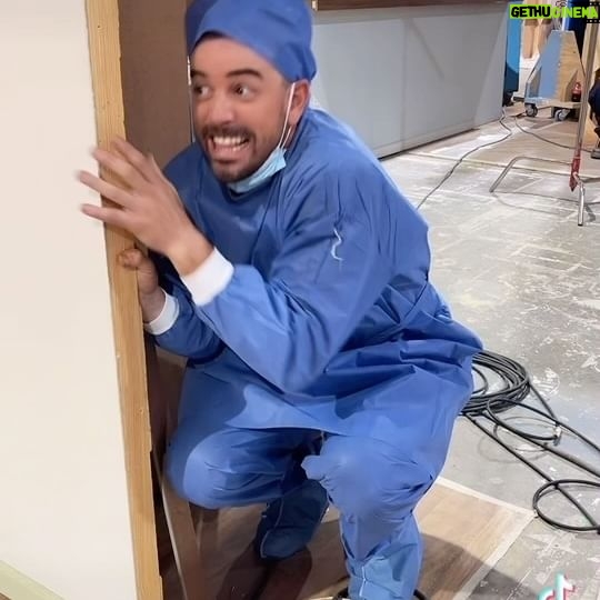 Mané de la Parra - 1.9K Likes - Cada vez que voy a trabajar me escondo … (sígueme en TikTok ) @miamorsintiempo #humor #chiste #tv #tvnovelas #television #actor