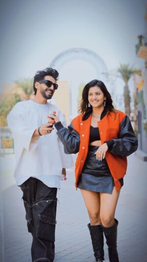 Maninder Buttar Instagram - TERA BIRTHDAY DUBAI MANAWANGE..
SHEIKHAAN TOH BHANGRAA PAWADANGE..
TU KYO RUSSS RUSSS BEHNDII … 🤷‍♂️.
 #maninderbuttar #anjaliarora