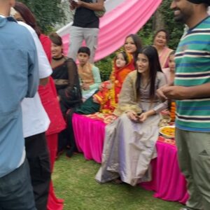 Maninder Buttar Instagram - 3 years of “Pani di Gal” 🤍  nd album #jugni ..!

@jasminbhasin2806 @mixsingh @robbysinghpadda @whitehillmusic .

@babbu11111  veera 🫡