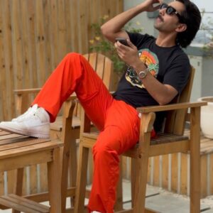 Maninder Buttar Instagram - Mere mehboob gaane nu suno… 
1 Aug tak 3 gaane back to back 😎✌️
“Gal saari ehni - 1 July..
Then “intuitions” ….. nd then “chita kukkad” 🤗