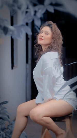 Manjari Fadnnis Instagram - 🔥

📸: @i__mfahim 

#manjarifadnis #manjarifadnnis #photoshoot #video #bts #photography #glam