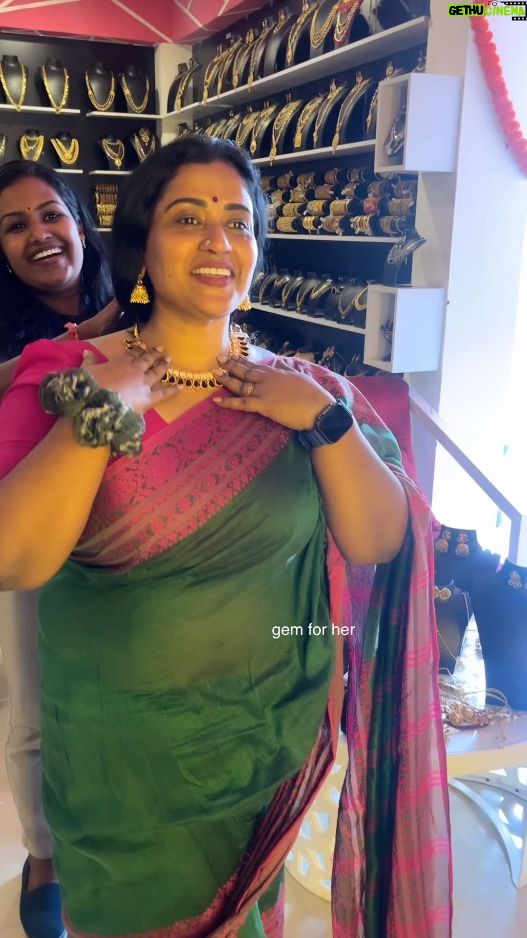 Manju Pathrose - 9.4K Likes - Gorgeous @manju_sunichen Wearing Our Signature Collections 😍✨
Website: gemforher.com
Store @pallikkal jn , moonnamkutty ( near kayamkulam)
World wide shipping 🌏✈️
For Orders & Enquiries
91 81293 73070 , 918921-94731
#gemforher #manjusunichen #signaturejewellery #gemforhersignaturejewellery #signaturejewellerybygemforher #masterpiecebygemforher #uniquejewelry #customisedjewellery #nagapadam #keralajewellery #onamcollection #onam
