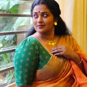 Manju Pathrose Instagram - നിന്റെ കണ്ണുകളിലെ എന്നെ കാണാൻ ഇനിയെത്ര നാൾ ഞാൻ കാത്തിരിക്കണം.. ♥️ഓർക്കുന്നതോറും നിനക്ക് ഭംഗിയേറുന്നു..🧡💚🧡💚🧡💚
📿💍@gem.forher 
@etho.janma.kalpanayil_official 
@asianet