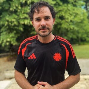 Manolo Cardona Instagram - Listo para apoyar a nuestra hermosa selección Colombia 🇨🇴

¡Arriba Colombia! ¡con toda!

Más de 50 millones de corazones vibrando con ustedes muchachos ❤️ @fcfseleccioncol